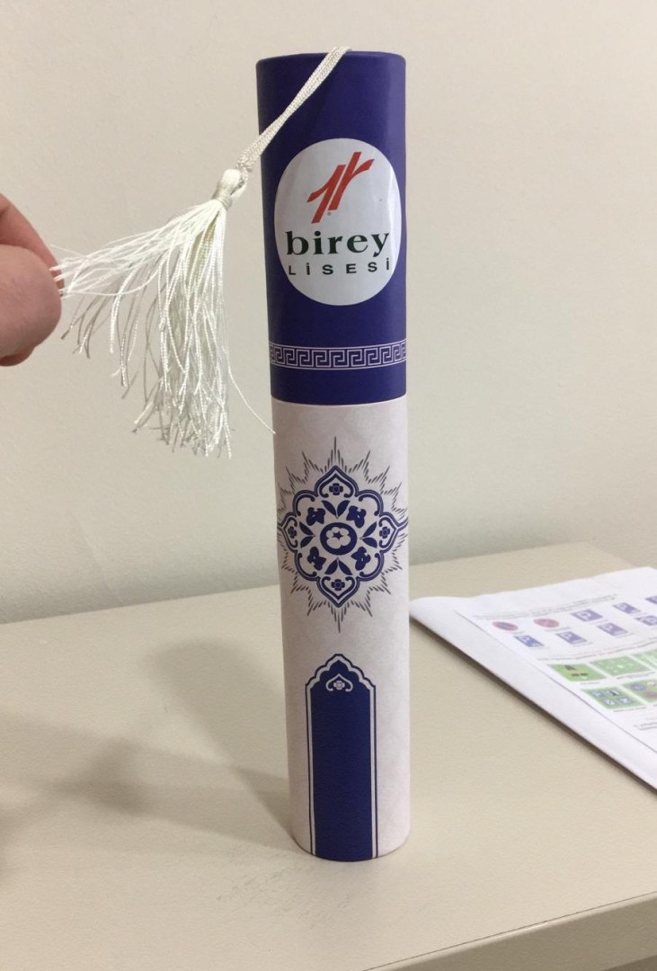 Desenli Diploma Kutusu – Birey Lisesi Logolu